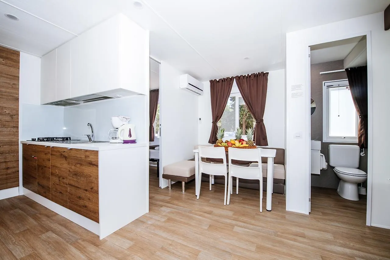 Zaton Holiday Resort Mobile Homes Nin