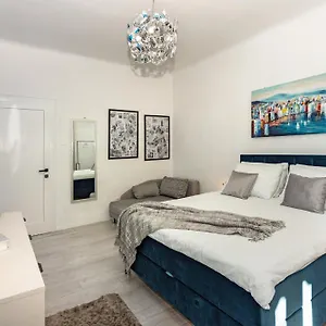 https://apartment-lind.splithotels.org