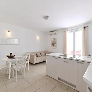 Near Center With Free Parking And Air Condition In Each Appartement