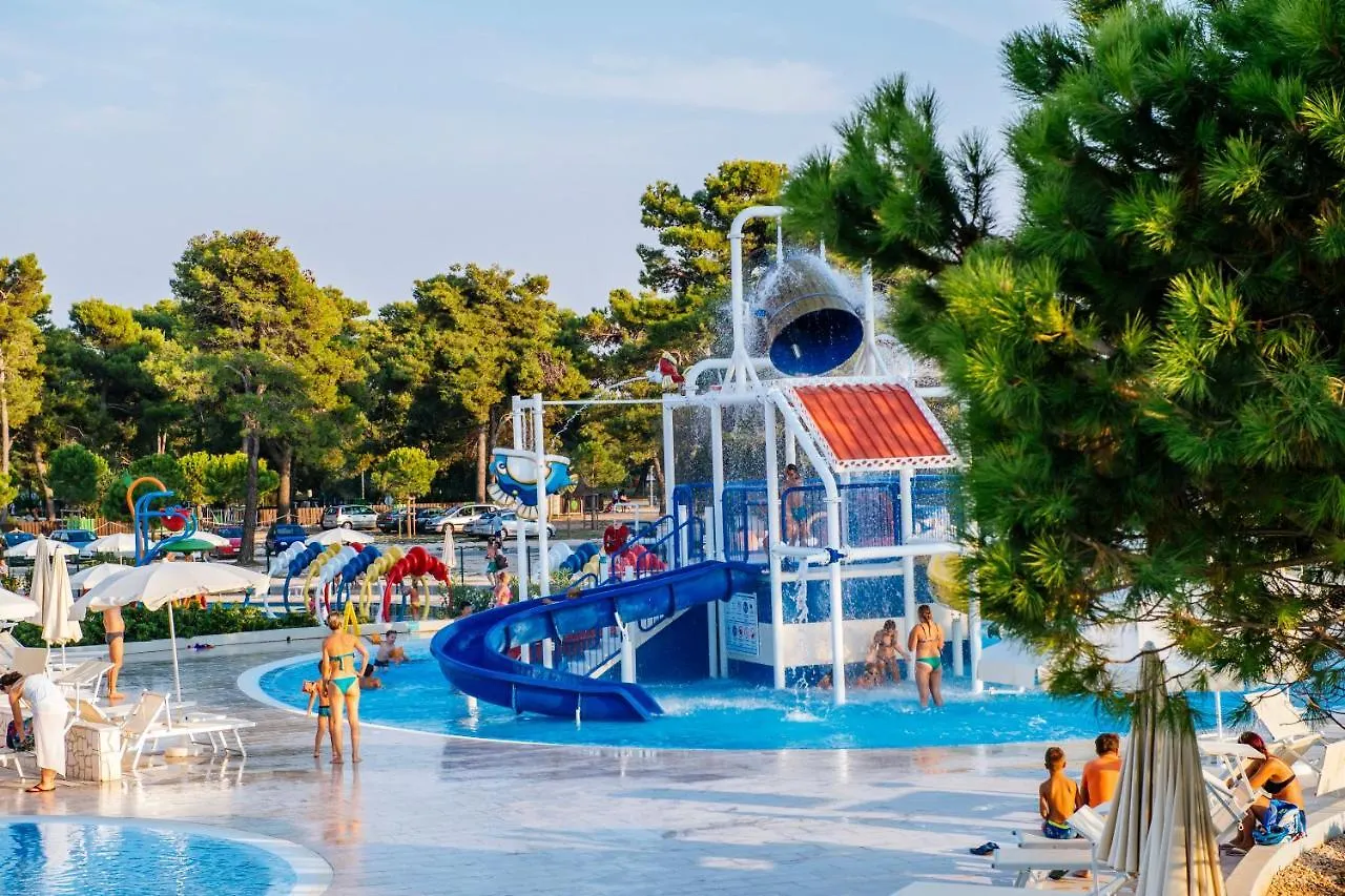 Zaton Holiday Resort Mobile Homes Нин 2*,