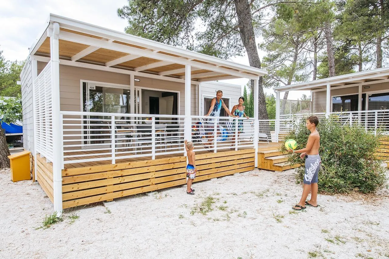 Zaton Holiday Resort Mobile Homes Nin